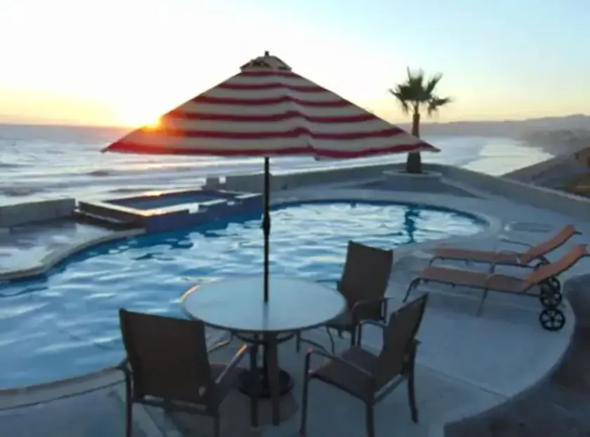 Casa Villa Grande - sleeps 30+, Oceanfront,Pool and Jacuzzi - Image 1