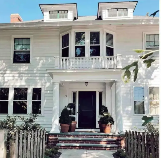 Step into History, Stay Close to Downtown!  - Image 1