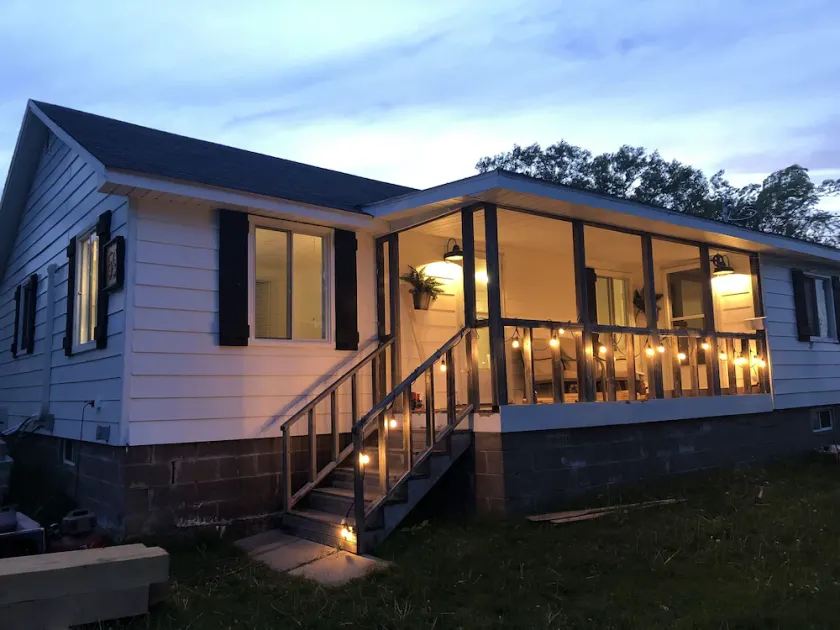 Seconds to the beach, our coastal farmhouse themed family cottage - Image 1