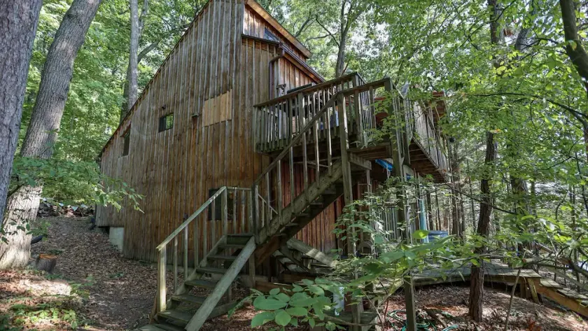 East Seneca Lake Cottage Nestled Amongst the Trees, Near Watkins Glen - Image 1
