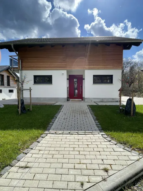 Vacation home with large sun terrace - Image 1