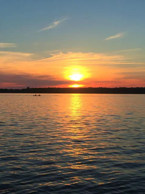 Waterfront Cottage on Sturgeon Lake with AC & WIFI - Image 1
