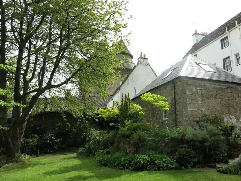 Luxury Bed and Breakfast cottage set within the gardens of Maspie House. - Image 1