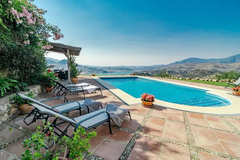 Villa mit atemberabendem Blick über den Zahara-See - Image 1