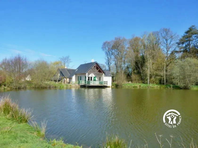 FischergerechtÄ Ferienhaus am See mit Terrasse und Bootssteg - Image 1