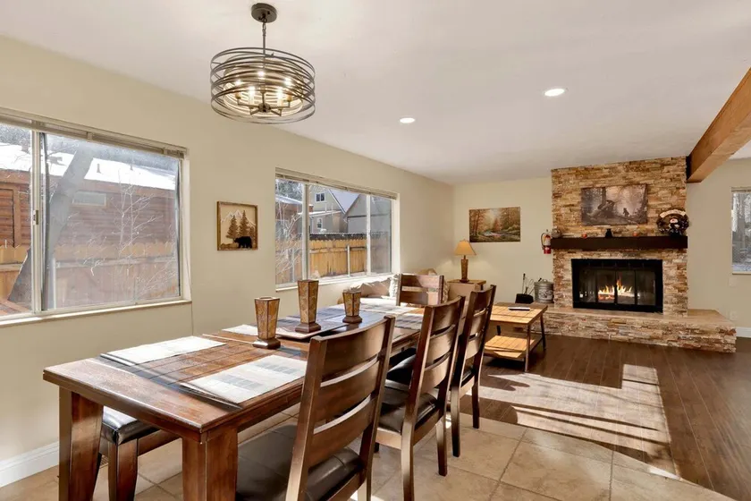 Experience the serene 2596-Pine Woods Retreat in Sugarloaf, with forest views! - Image 1