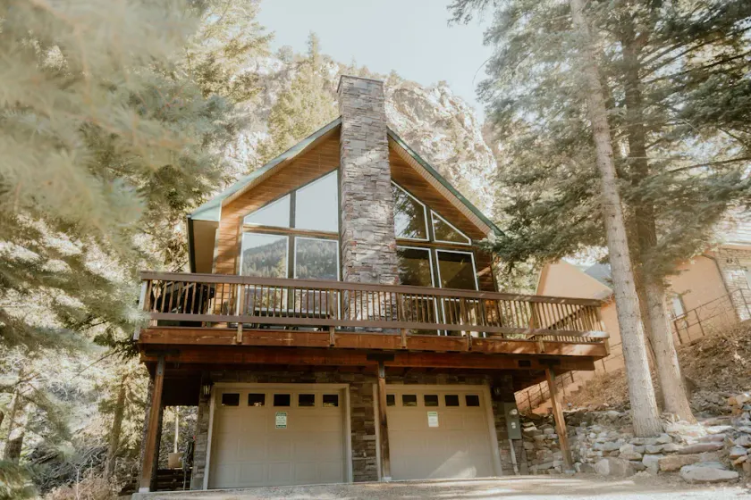 New! Modern mountain retreat. Bar, garage, luxurious backyard patio. Pristine! - Image 1