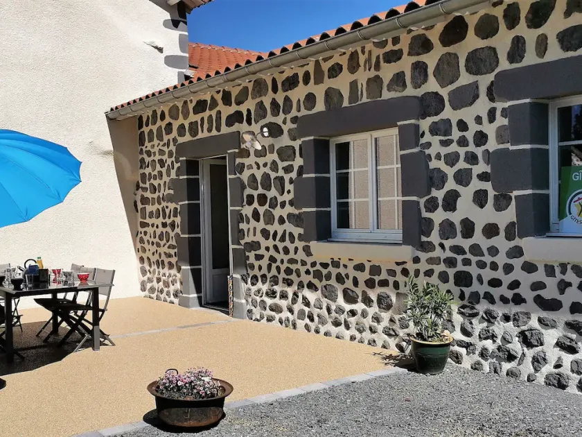 Escápate a la naturaleza: Casa moderna y espaciosa con spa en pueblo pintoresco - Image 1
