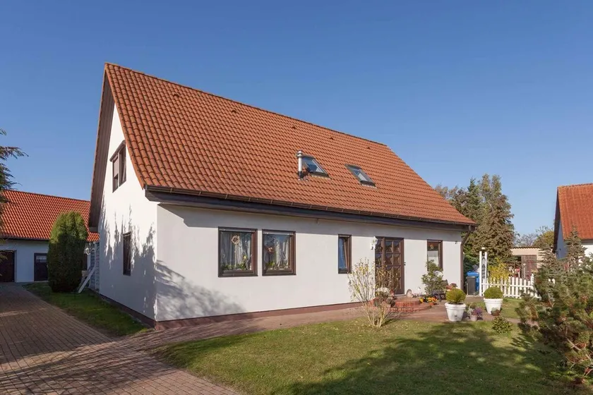 Holiday apartment with large garden and campfire area - Image 1