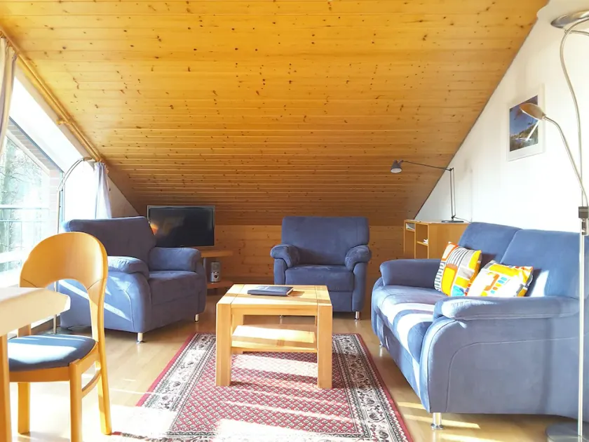 quiet balcony apartment, garden use, wifi, washing machine, dog allowed - Image 1