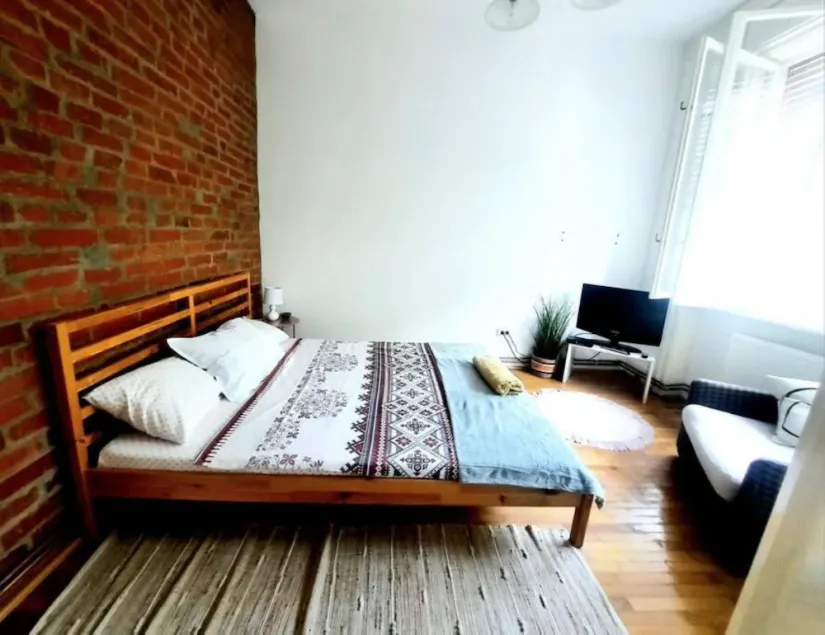 Apartment in historic building - Sleeps 4 - Image 1