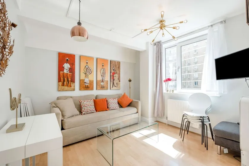 Love from Chelsea 1 bedroom Super Location Sloane Avenue SW3 Sleeps 1-6 - Image 1