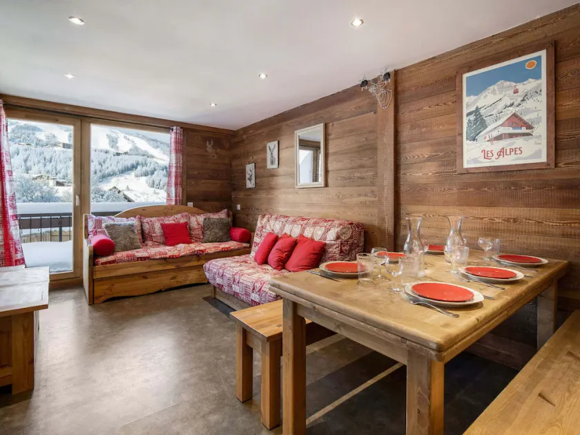 Cozy apartment near slopes, parking included, sleeps 6 - Image 1