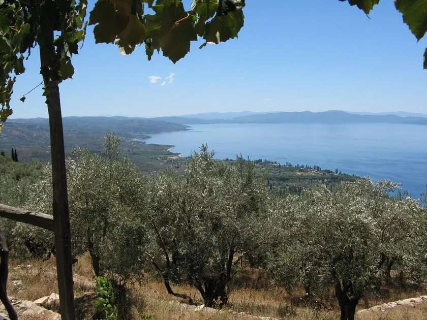 Small house in a dream location - Image 1