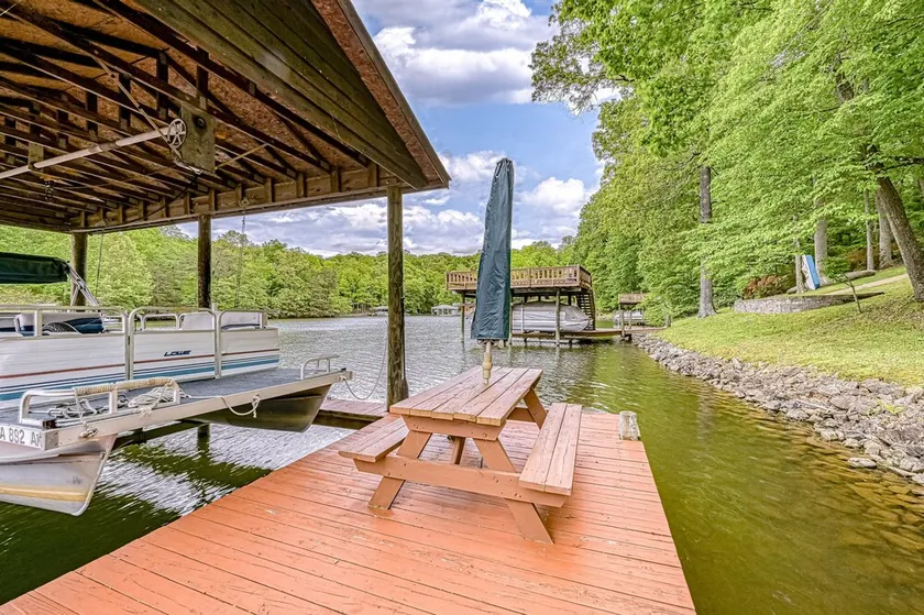 S'thern Rock - Lakefront home with views, dock, screened porch, canoe - Image 1