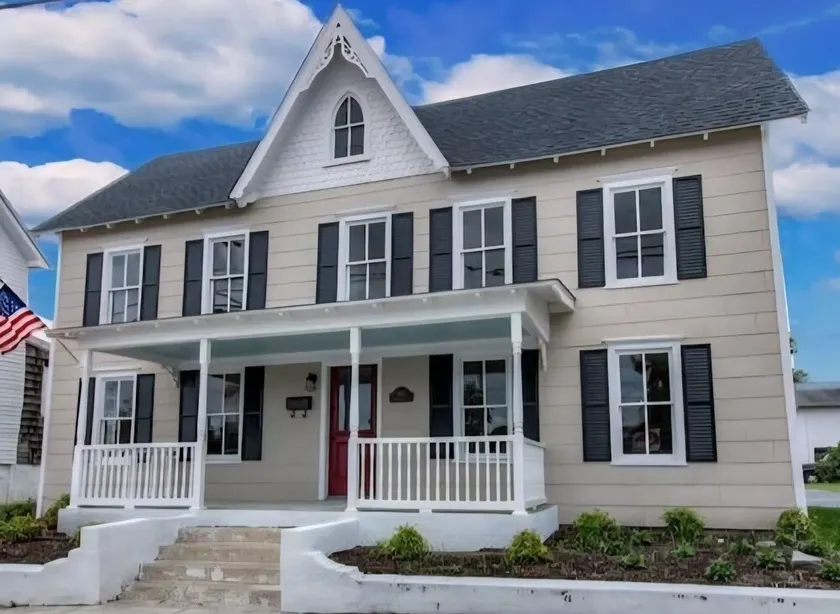 Historic home in downtown Milton w/hot tub. Quick drive to the Delaware beaches! - Image 1