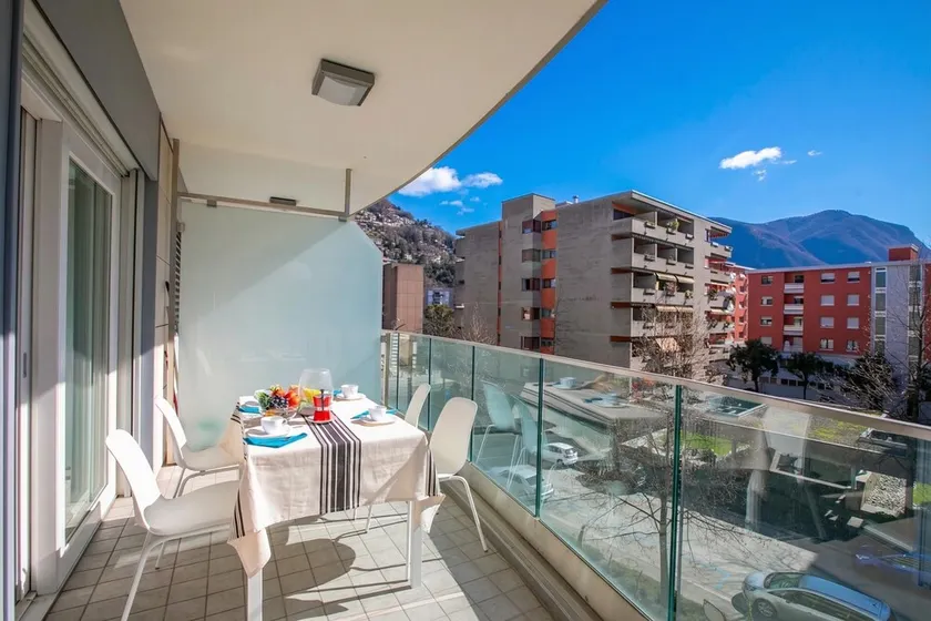 Prestige du Lac 27, Lugano, Switzerland - Image 1
