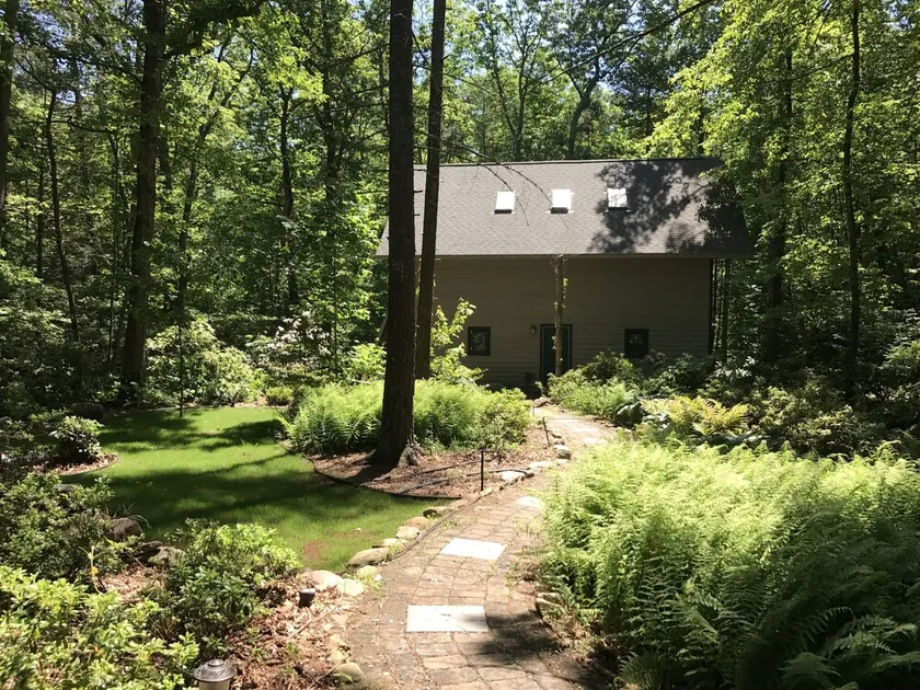 Stream-Side Guesthouse i smukke Rawley Springs - Image 1