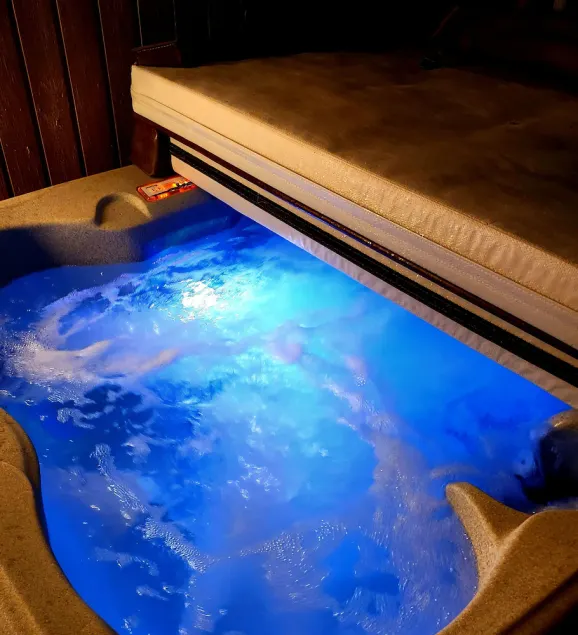 Tiny Home Cabin @ Nolin Lake Close to Mammoth Cave. Couple's Retreat w/ Hot Tub  - Image 1
