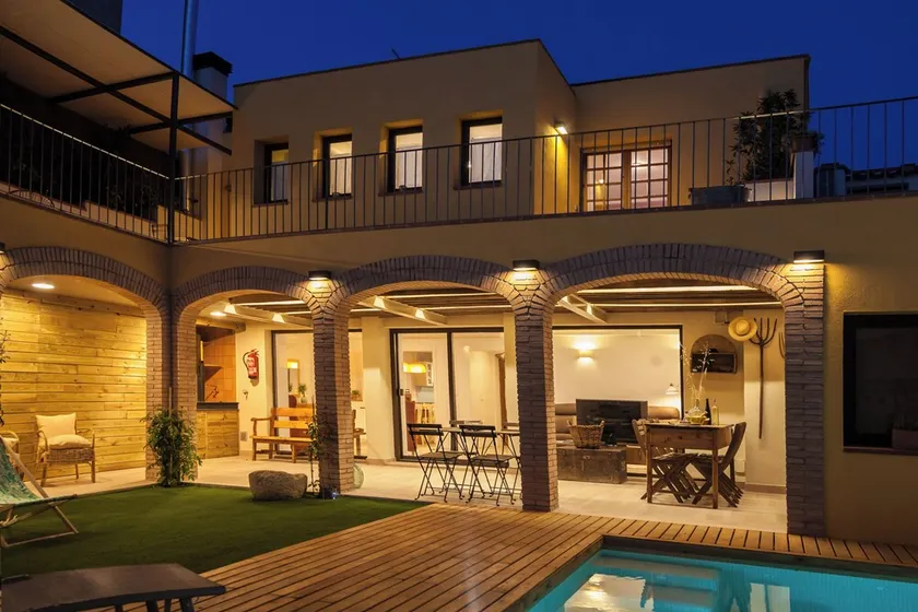 Farmhouse in a nice wine region 40 mins to Barcelona and 25 to Sitges beaches. - Image 1