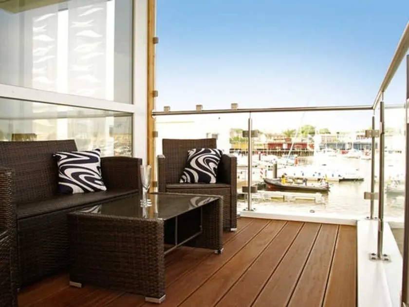 Floating House 1 Struck with fireplace - 01. Floating Houses (95 m²) with fireplace - Image 1