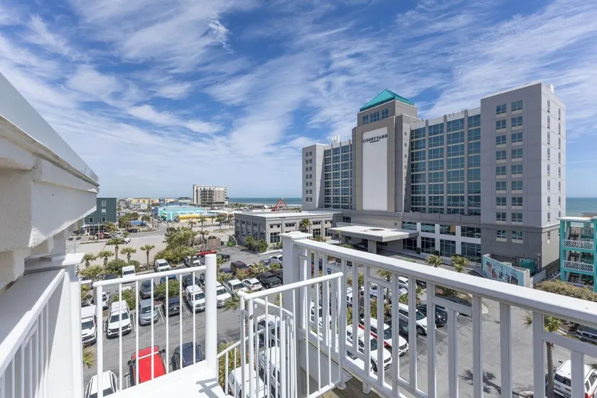 Ocean view, Walkable to Everything in the heart of Carolina Beach - Image 1