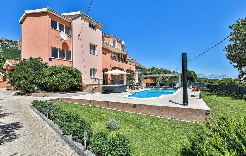 Villa Lioness in Kastel Luksic, playground & pool - Image 1