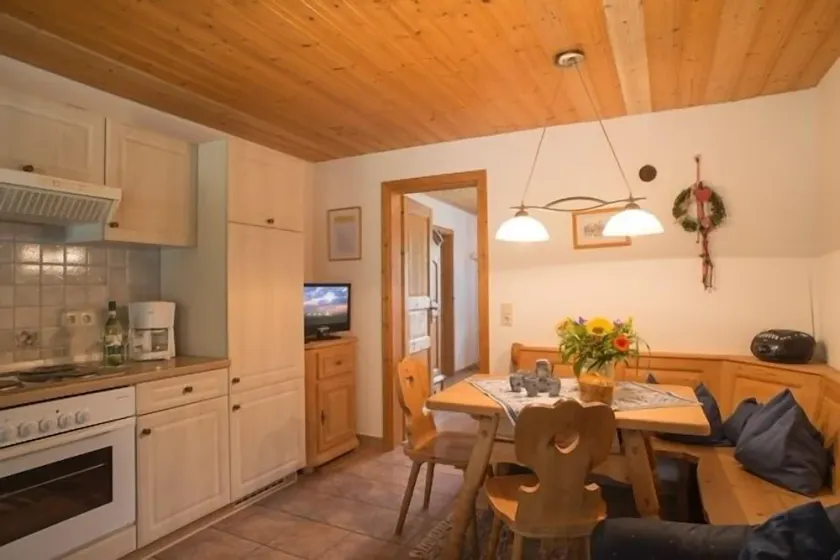 Ferienwohnung Nr. 2, 30 qm, Schlafzimmer, Wohnzimmer mit Küchenzeile, 1 Zustellbett, Balkon, 4 Sterne, max. 3 Personen - Image 1