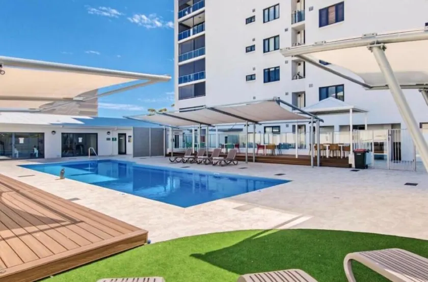 Lux on the 4th floor with ocean views - Image 1