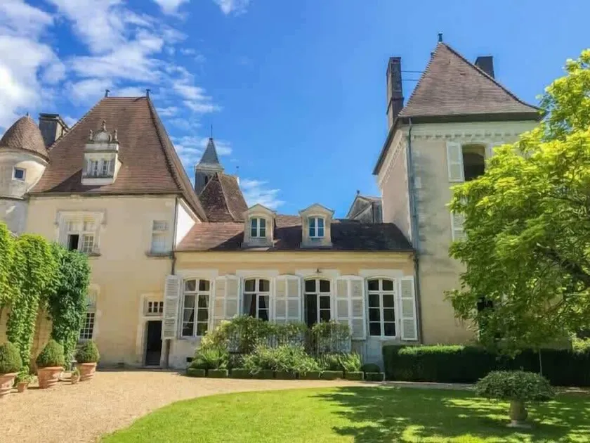 Elegant 14th-Century Château in Celles, Dordogne. - Image 1