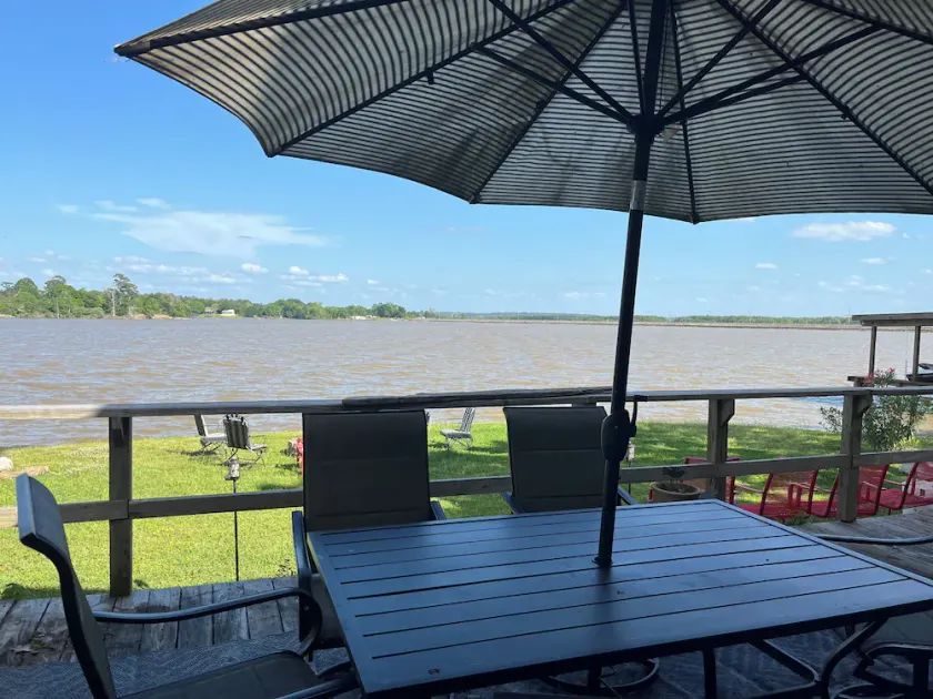 3-bedroom home,  waterfront patio,  fishing, kayaking, swimming, yoga room  - Image 1