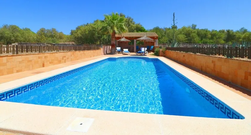 Country House \"Alcoraia\" with Private Pool, Terrace, and Wi-Fi - Image 1