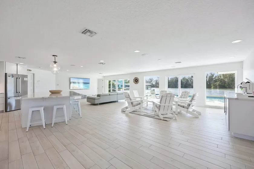Luxury Beachside 4BR/3BA Waterfront Home - Image 1