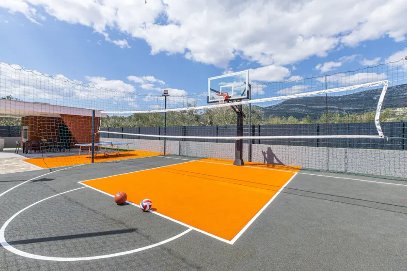 Villa SEVEN HEARTS with heated pool and basketball court near Split - Image 1