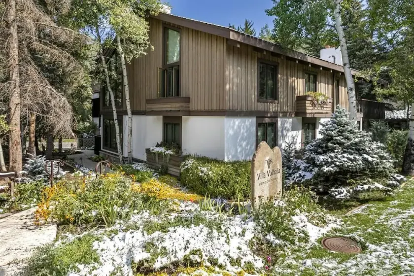 Beautiful 2 Bed / 2 Bath in Vail Village – Walk to Gondola One or Golden Peak! - Image 1