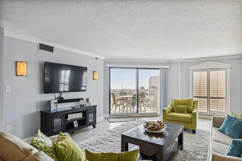 IR 314 is a Stunning 2 BR Gulfview - Recently Renovated and 60\" Flat Screen - Image 1