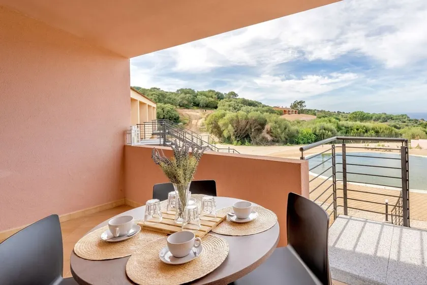 Two-room apartment of approximately 28 m2, located on the ground floor or first floor with sea view, composed of a living room with kitchenette, double sofa bed, double bedroom (joinable single beds), bathroom, balcony or veranda. Some apartments may hav - Image 1