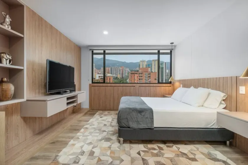 Go Living 1013 · Stylish Loft apt, kitchenette & AC and coworking - Image 1