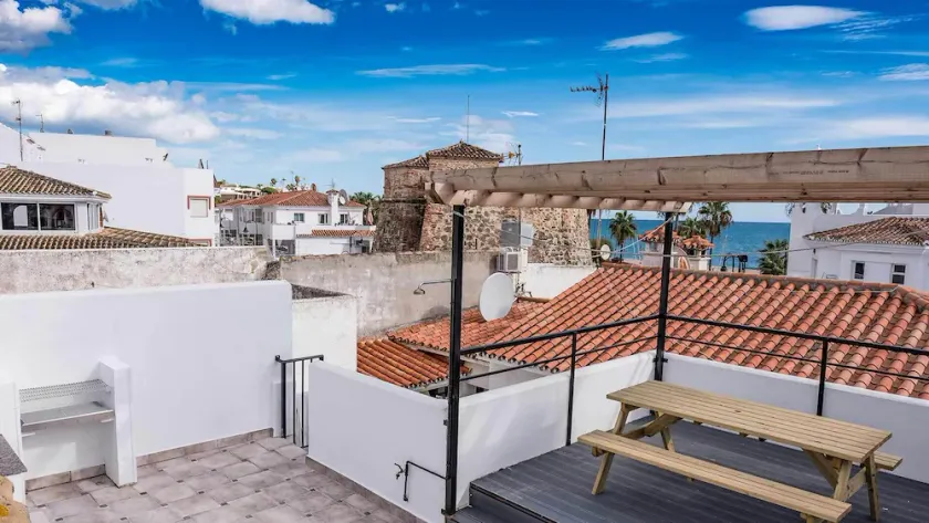 Beautiful townhouse just footsteps from the beautiful La Cala Beach - Image 1