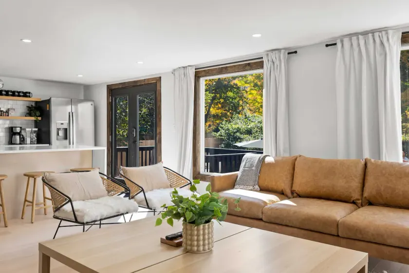 Hunter Bungalow - Luxury Cabin, Kid-Friendly - Image 1