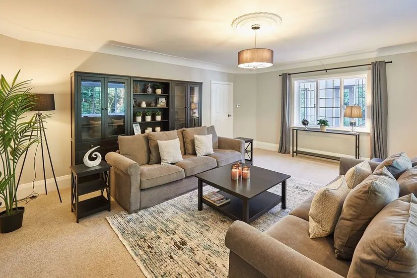 Host & Stay - White Lodge - Image 1