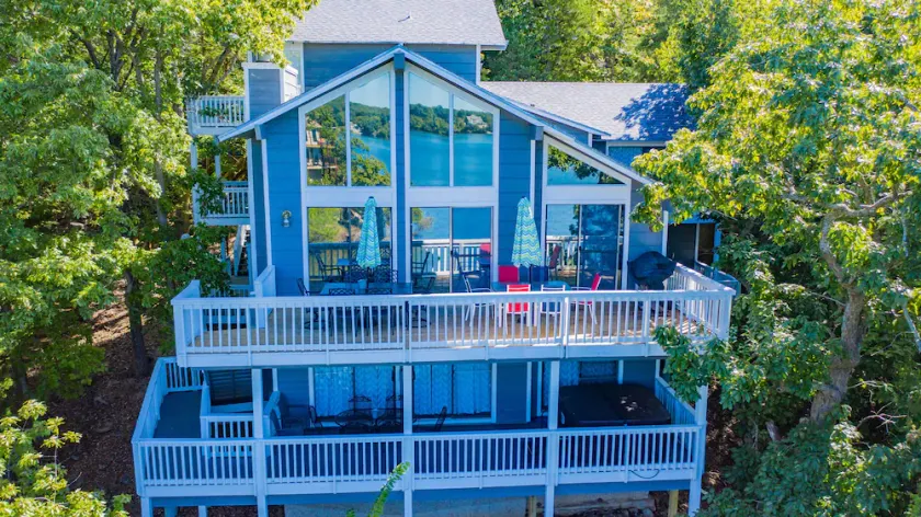 5 Bedroom Waterfront Home Hot Tub Boat Sleeps 20+ - Image 1