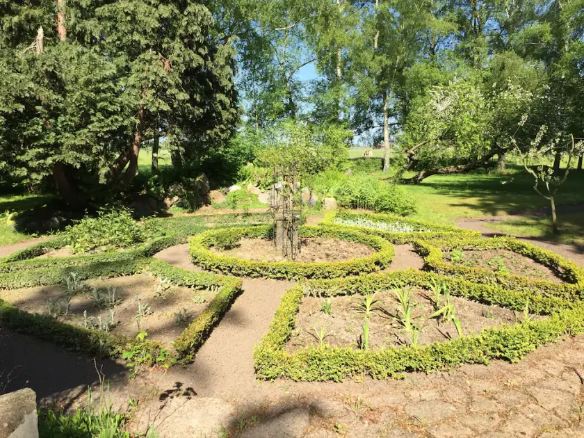 Björkåsa Gård Bed & Box - Image 1