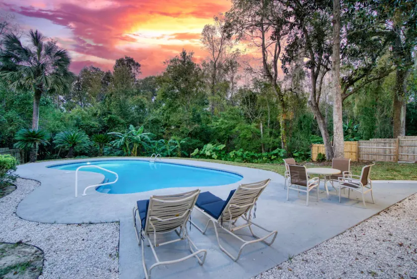 Heated Pool~Luxurious Oasis in Julington Creek~Sleeps 10 - Image 1