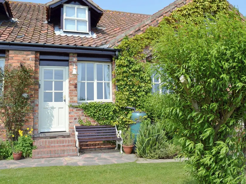 Apple Tree Cottage - E1800 - Image 1