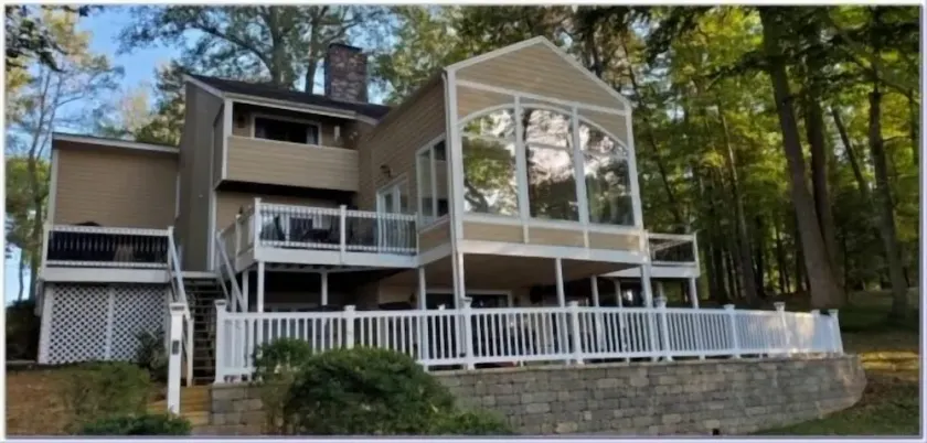 Wifi, hot tub, pool table, air hockey, and fully loaded boat house!. This is Lake Lxury! - Image 1