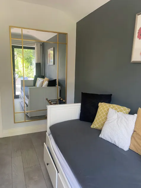 Entire Place | Own Entrance | Kitchen | Garden | WiFi | Walk to Tube | Parking - Image 1
