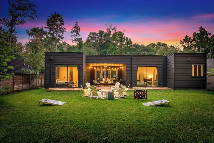 CASA GRANADA - 5 Bed 4 Bath + FirePit + Patio + Large Backyard + TV's - Image 1