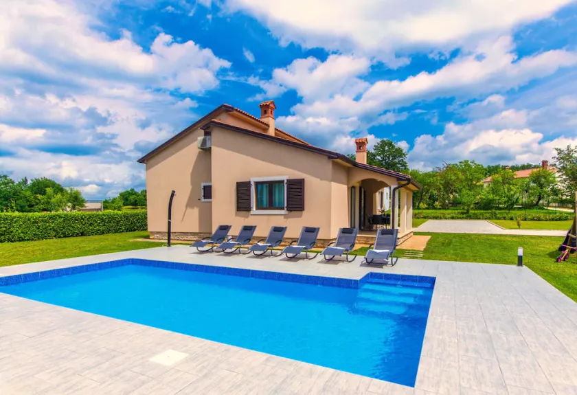 Charming pool villa for 8 guests - Image 1