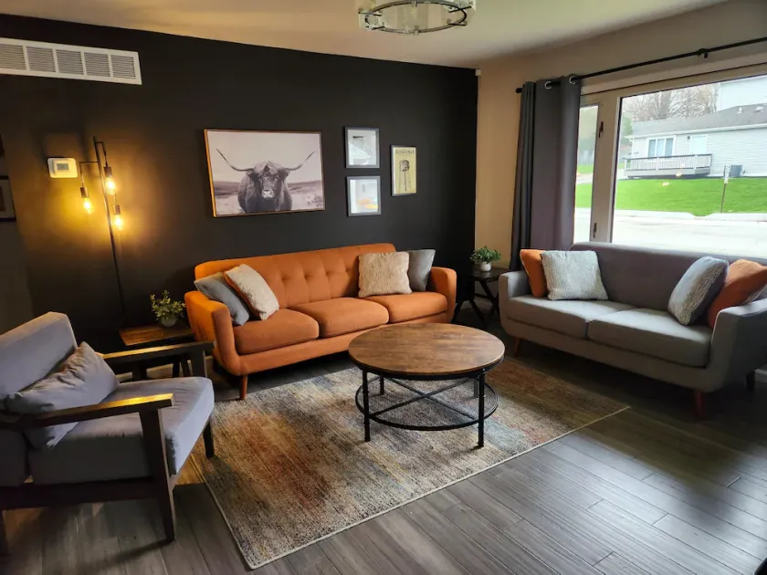 Modern Home, Sleeps 10, Near Downtown and VU, over 2000 sqft - Image 1